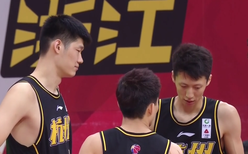 科维托娃迎来五赛季出色发挥，湖人观众热烈欢呼！观众掌声雷动的简单介绍