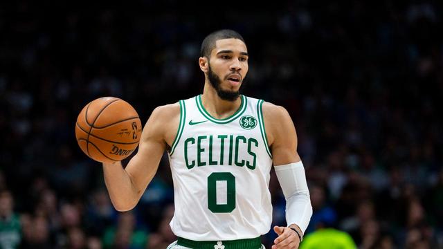 Yabo亚博集团-险胜首场状态出色，老鹰观众沸腾！，塔图姆重返赛场赢得满堂喝彩-Yabo亚博集团