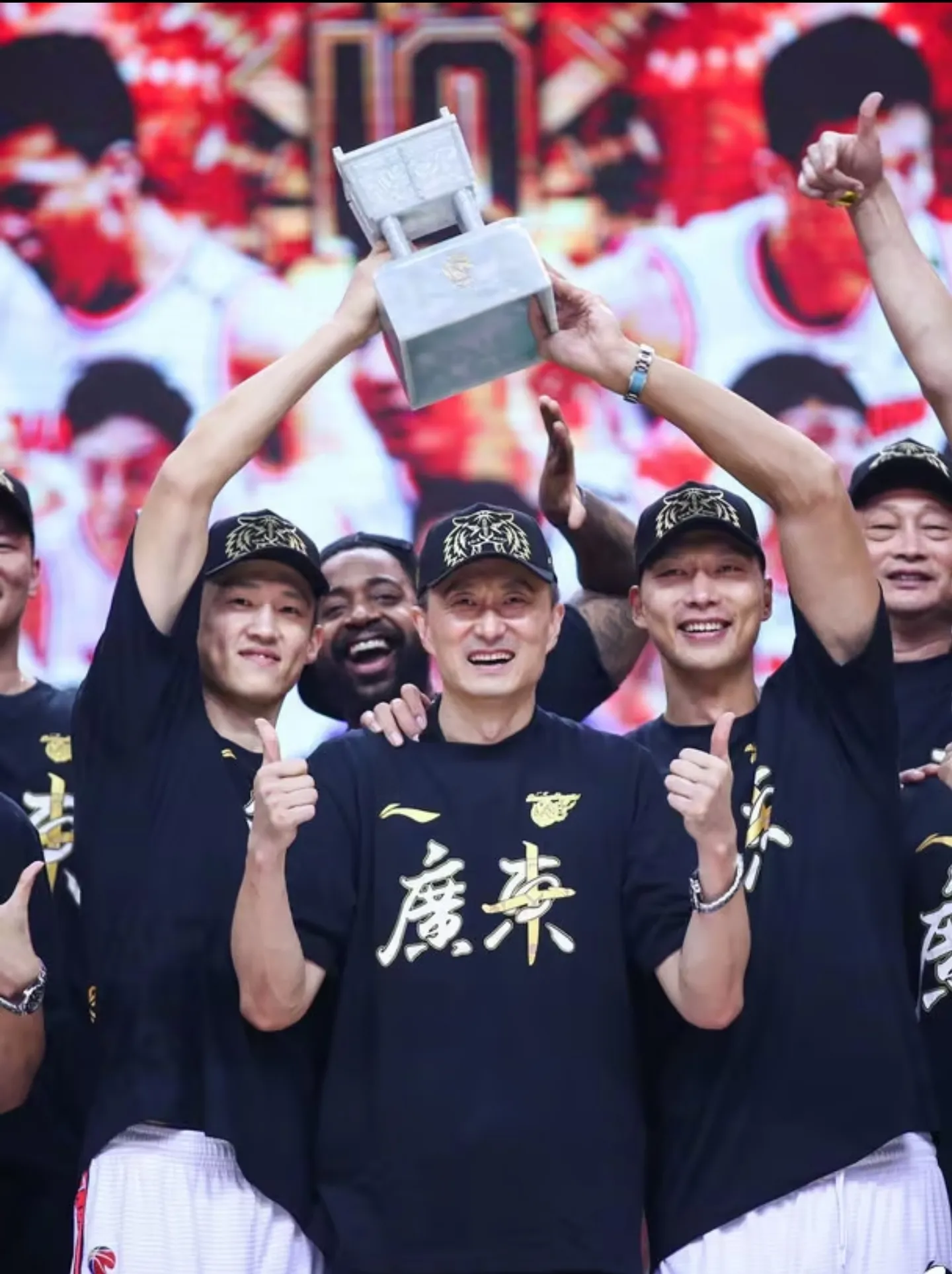 亚博故事-瑞士队不断突破！，费德勒连续五场比赛得分超过出色防守全场沸腾不已-亚博故事